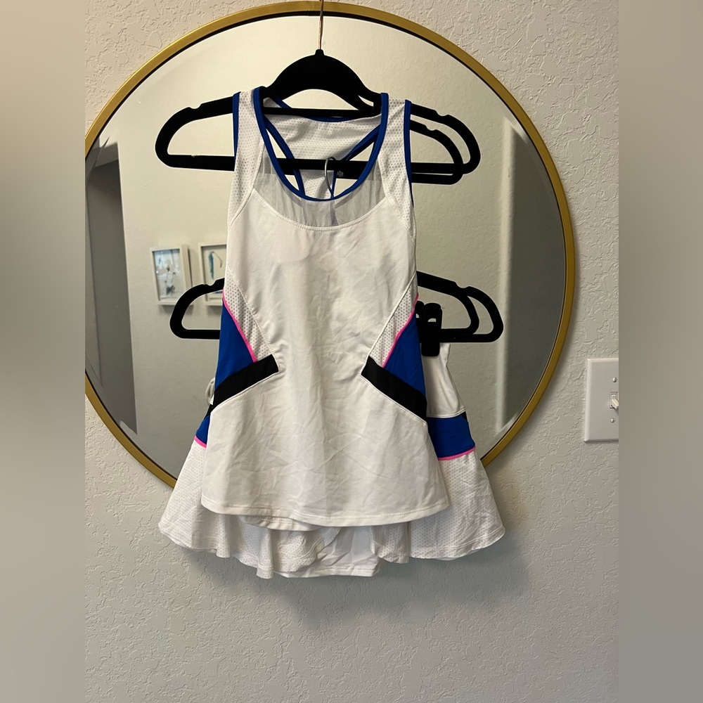 Lucy in the sky tennis set
